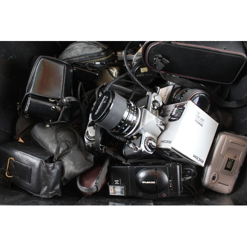 485 - Assorted Vintage Cameras Inc. SLRs, DSLRs, Lenses, Digital Compacts Etc. Job Lot