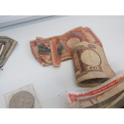 432 - Old coins and banknotes