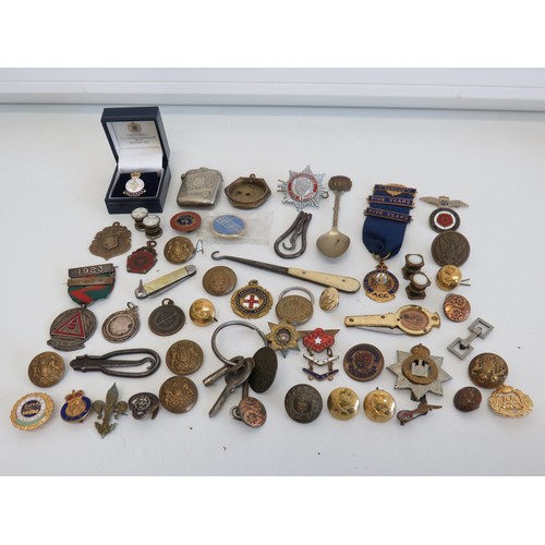 437 - Job lot of military badges and buttons