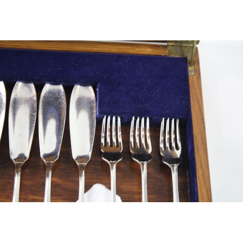 485 - Vintage Silver Plate Cutlery Set Fish Dining 12 Piece Set Wooden Canteen 1784g