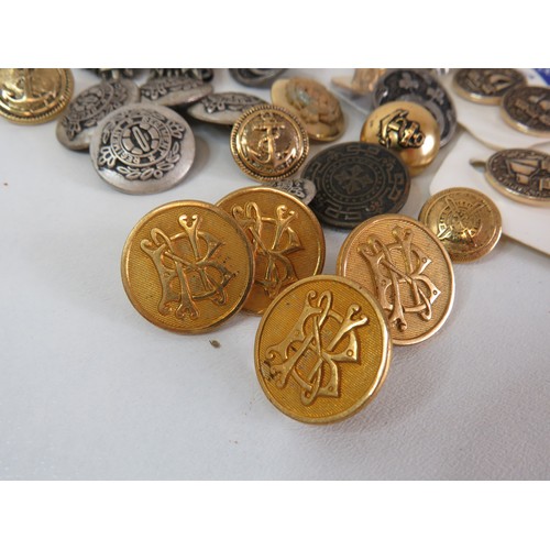 90 - Selection of vintage & antique buttons to include a set of four gold gilt armorial livery buttons, m... 