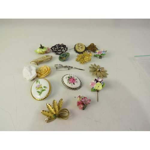 108 - Assortment of brooches