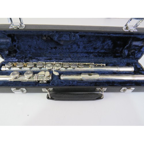 116 - Warwick Artisto cased flute