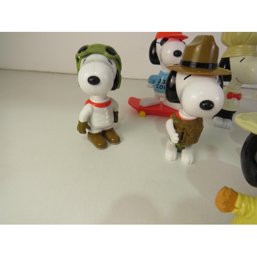 157 - Collection of giant Snoopy toys