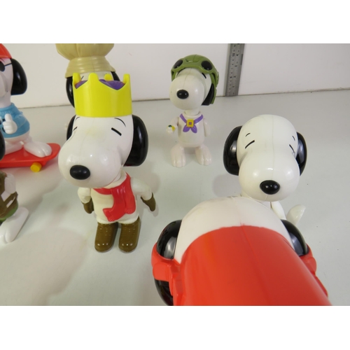 157 - Collection of giant Snoopy toys