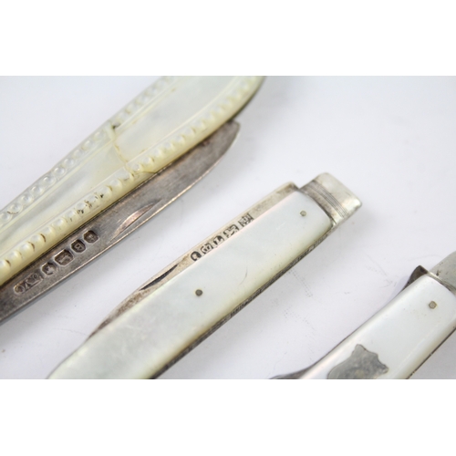 520 - 3 X Antique Hallmarked .925 mother of pearl Fruit Knives & Button Hook (39G)