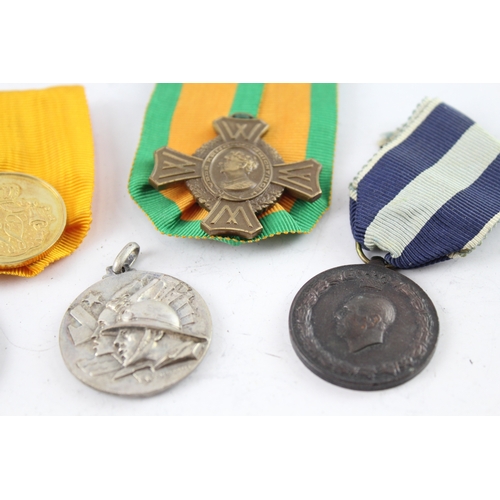 554 - Medals Inc Dutch War Cross, WW2 Greek, Ethiopia Italian Campaign, Etc X 7