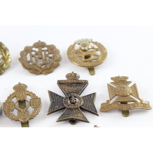 563 - Military Cap Badges Inc Wiltshire, Krrc, Etc X 12