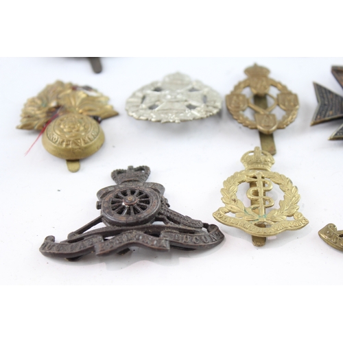 563 - Military Cap Badges Inc Wiltshire, Krrc, Etc X 12