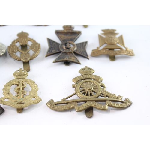 563 - Military Cap Badges Inc Wiltshire, Krrc, Etc X 12