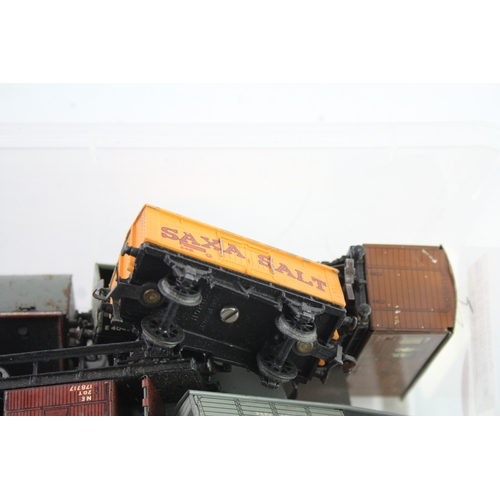 584 - Hornby Dublo Oo Gauge Inc Wagons & Coaches Joblot Untested