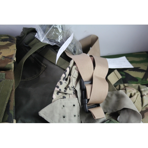 596 - Military Items/Uniforms Inc Camo Bags, Satchels, Gas Mask, Beret, Etc Joblot