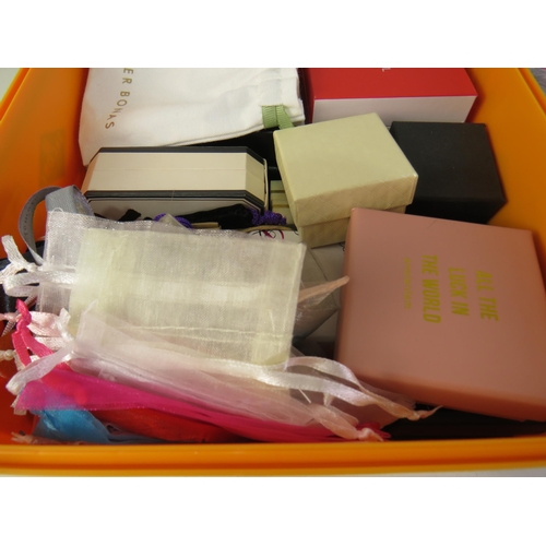 170 - Box of various empty jewellery boxes and pouches, plus an assortment of various jewellery carrier ba... 