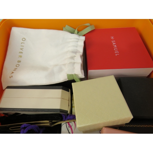 170 - Box of various empty jewellery boxes and pouches, plus an assortment of various jewellery carrier ba... 