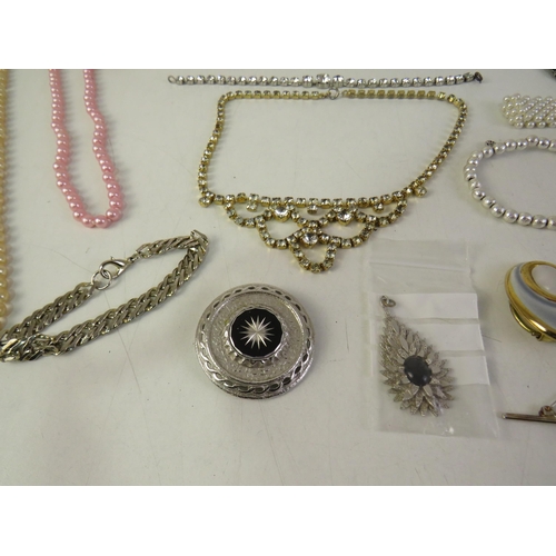 190 - Job lot of brooches, watch, jewellery includes vintage.