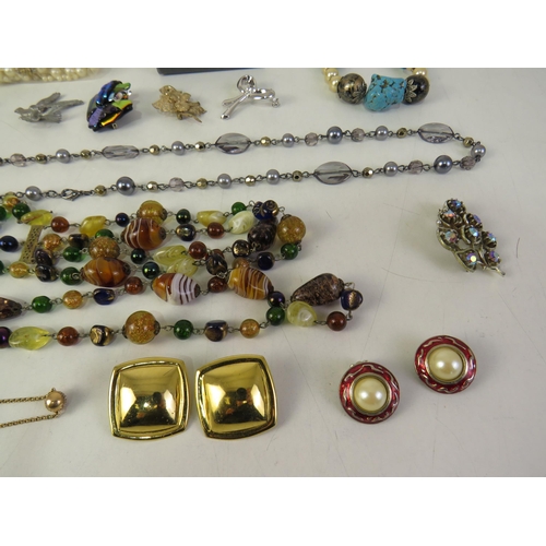 191 - Selection of mixed jewellery including brooches etc