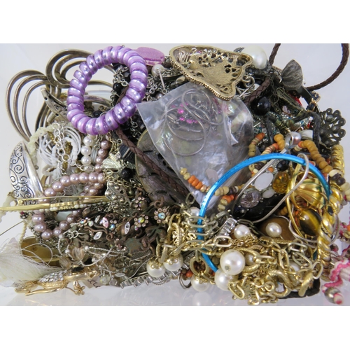 196 - Job lot of jewellery includes vintage, brooches, rings etc.