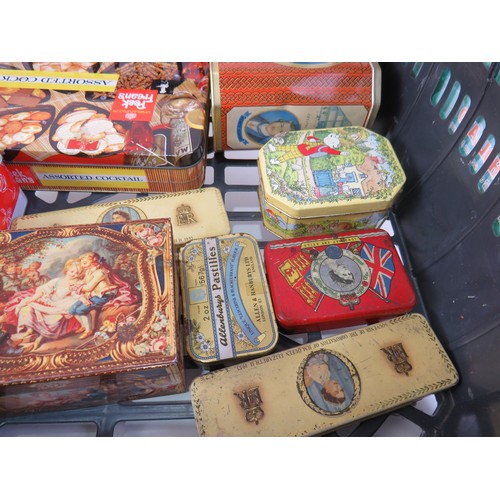 289 - A selection of assorted vintage tins.