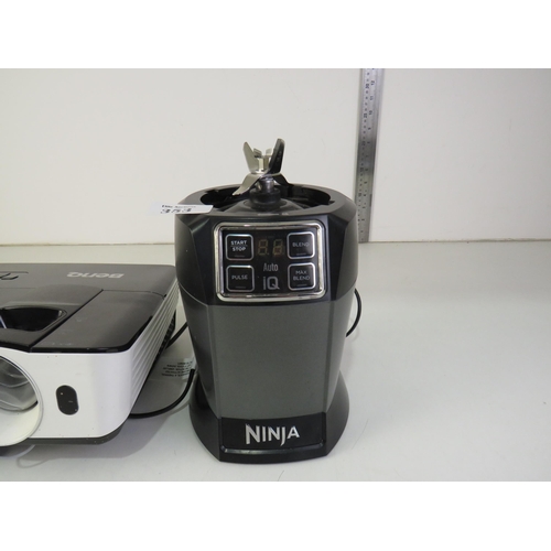 353 - Ninja food mixer and a projector (needs bulb)- untested