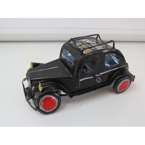 225 - Vintage toys & collectables includes clockwork 