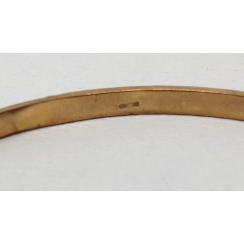 33 - 9ct Gold Greek Key Design hinged opening bangle.
Weight 3.7g