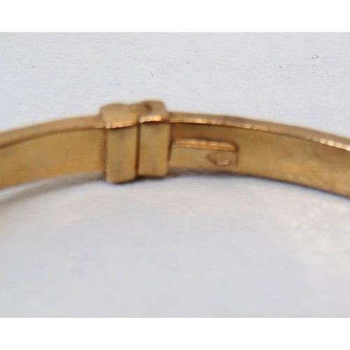 33 - 9ct Gold Greek Key Design hinged opening bangle.
Weight 3.7g