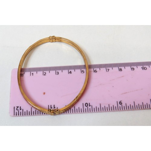 33 - 9ct Gold Greek Key Design hinged opening bangle.
Weight 3.7g