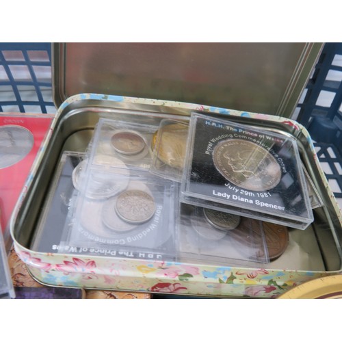 5 - Tray to include banknotes, coins, tokens, gold sovereign book etc