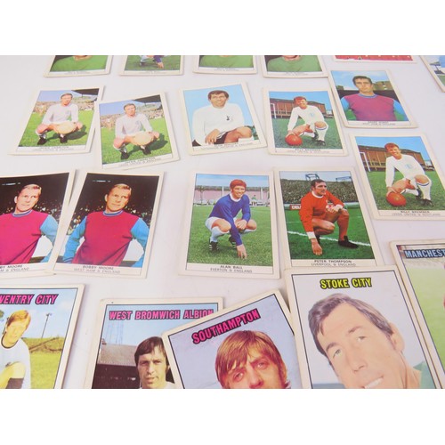 436 - 1970's football trading cards