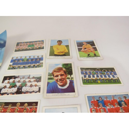 436 - 1970's football trading cards