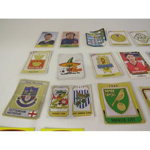 438 - 1980's figurine panini football stickers