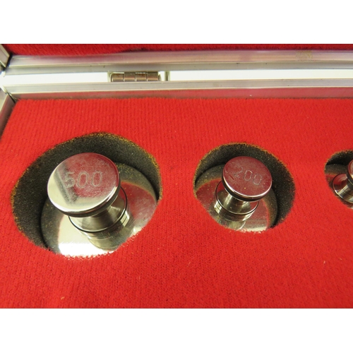 155 - Set of precision b55750 weights