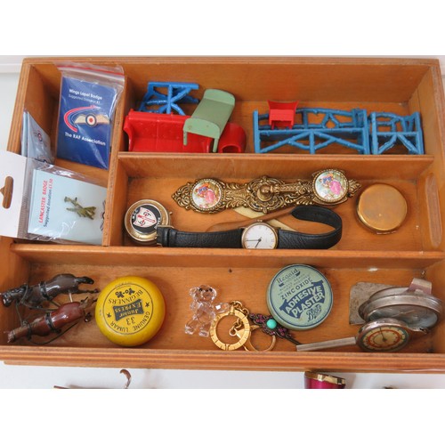 87 - Wooden tray full of trinkets, curios and collectables.