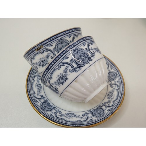 96 - Antique and Vintage collectable ceramics to include Wedgewood, Royal Worcester, Royal Doulton etc.