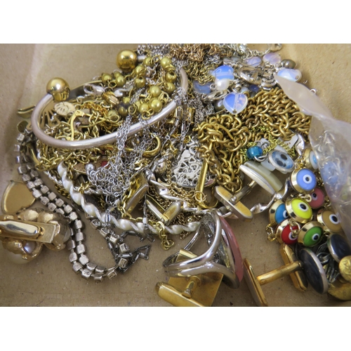 165 - Box of mixed jewellery to include vintage.