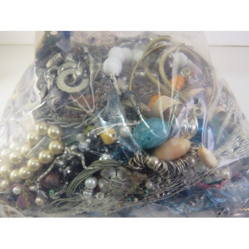 81 - 10kg bag of unsorted costume Jewellery.