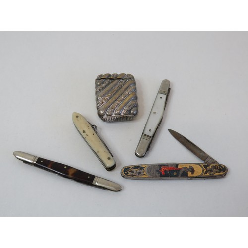 219 - Vintage vesta and penknife