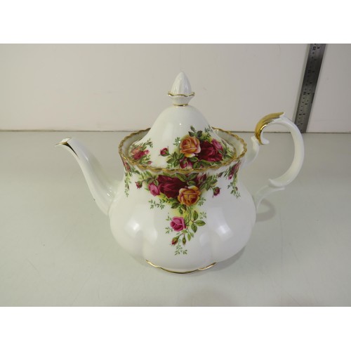 228 - Royal Albert country roses teapot