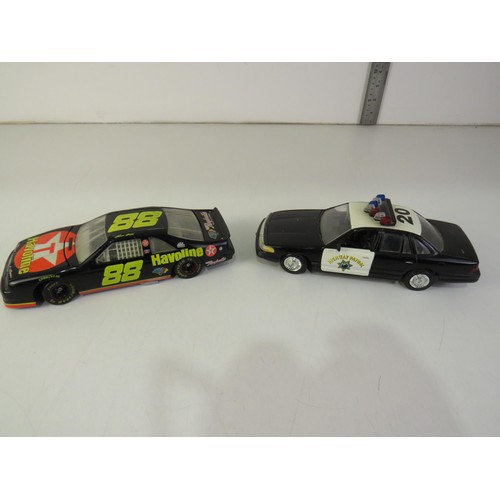 106 - 1/24 scale diecast ford crown Victoria police car and getaway car