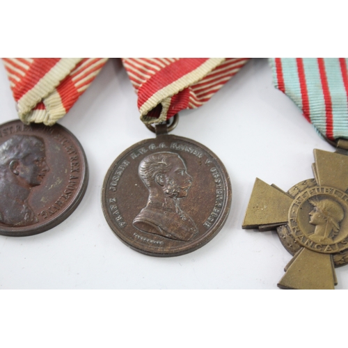 49 - Medals Inc WW1 French Croix De Guerre, Belgium Albert Commemorative, Etc x 5