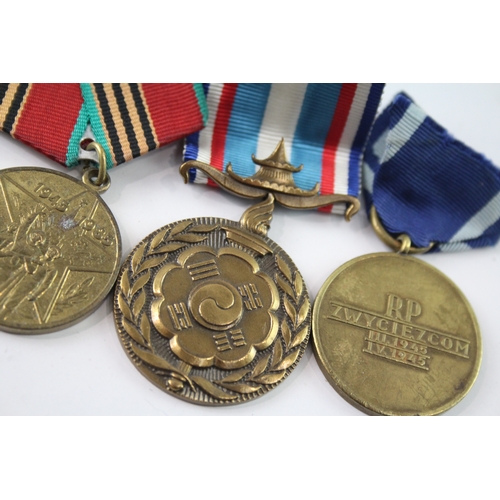 55 - Medals Inc French Medal For Korea Service, Polish, Russian, Etc x 6