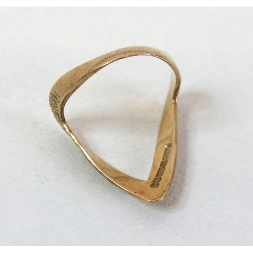 114 - Vintage 9ct Gold bark effect double wishbone ring size M, weight 2.3g, with ring box.