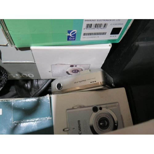 322 - Box of assorted cameras