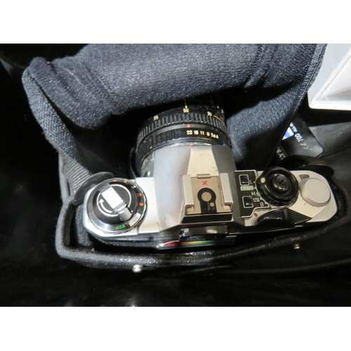 322 - Box of assorted cameras