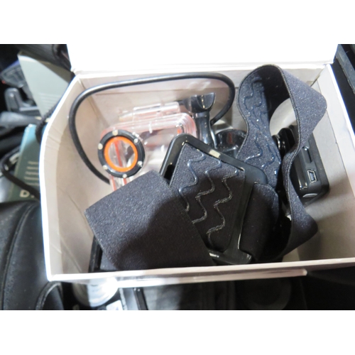 322 - Box of assorted cameras