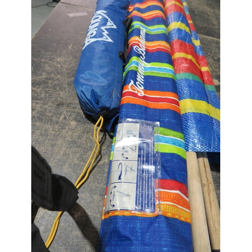 320 - Two windbreakers and kounga tent