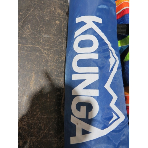 320 - Two windbreakers and kounga tent