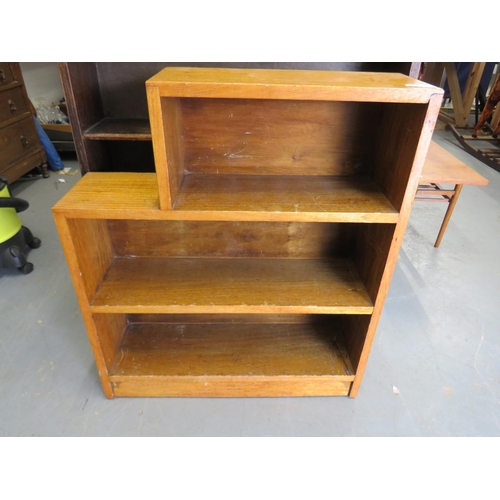 324 - Vintage stepped oak bookcase