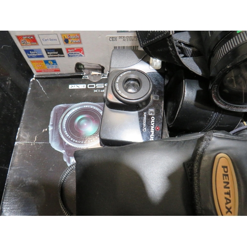 359 - Box of assorted cameras