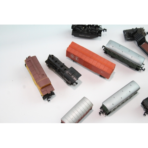 28 - Arnold Rapido N Gauge Loco & Wagon Job Lot